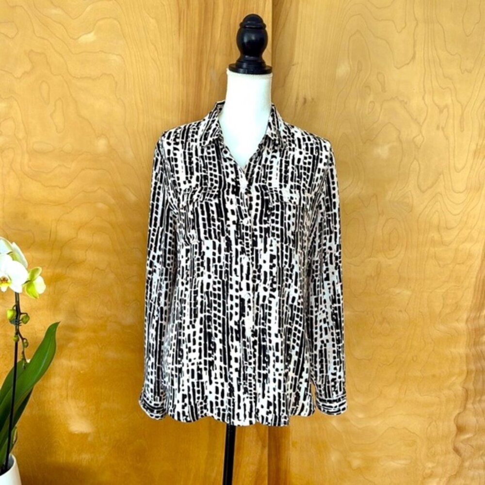 LOFT long sleeve button up blouse